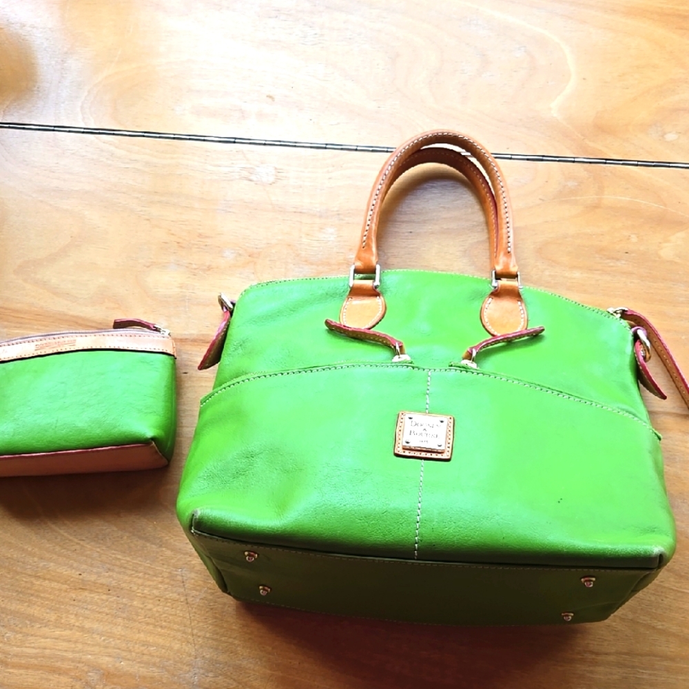 This Dooney & Bourke Green and Brown Leather Satchel Set with Textured Finish